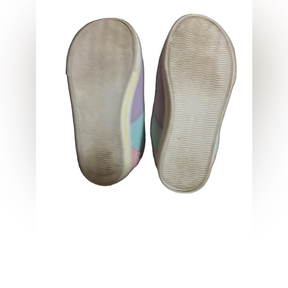 Carter’s toddler girls size 12 color-block sneakers - Picture 3 of 3